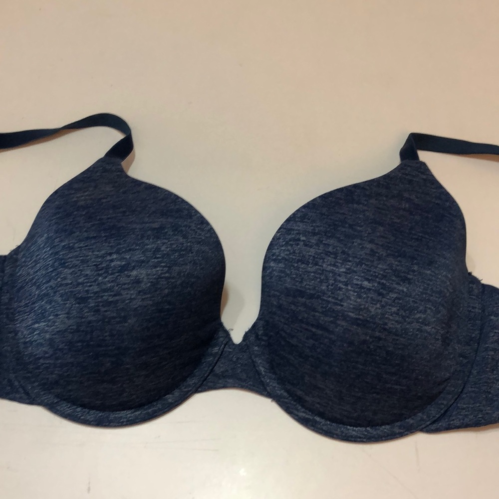 VS Victoria’s Secret tshirt lined bra